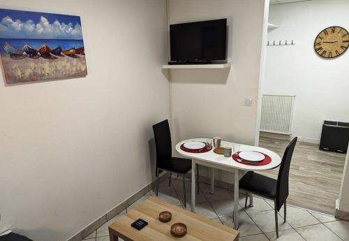 Bas de Venoix Apartment | Paisible - Proche Palais des Sports et Zénith