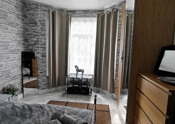 Edmonton Apartment | Palaz 3 - 1 Bedroom Flat-Apartment