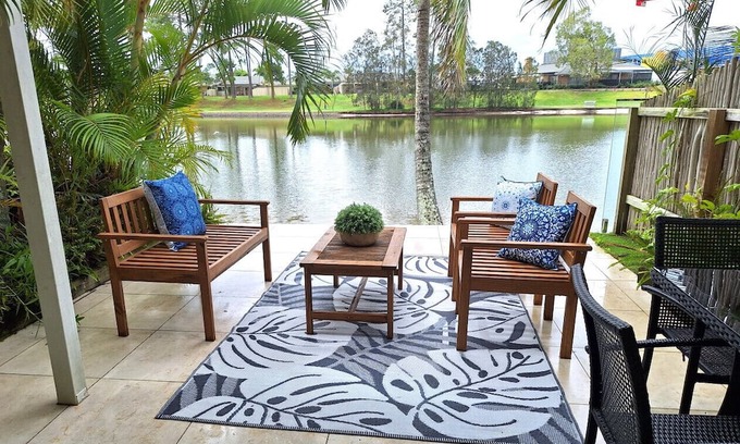 Elanora Villa | Palm Beach villa in resort complex