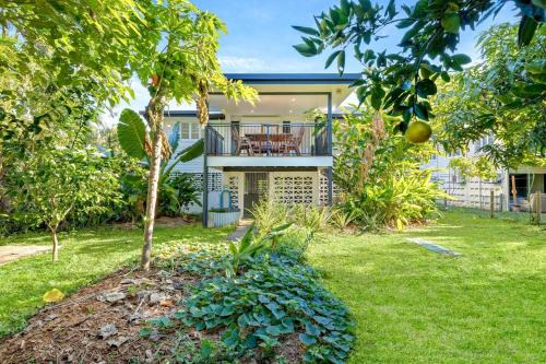 Manunda House | 'Palm Paradise' Garden Getaway near Cairns