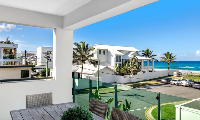 Palm Beach Villa | Palm Salt - Pet Friendly Beachside Villa in Palm Beach - Linen Provided - Min. 3 Night Stays!