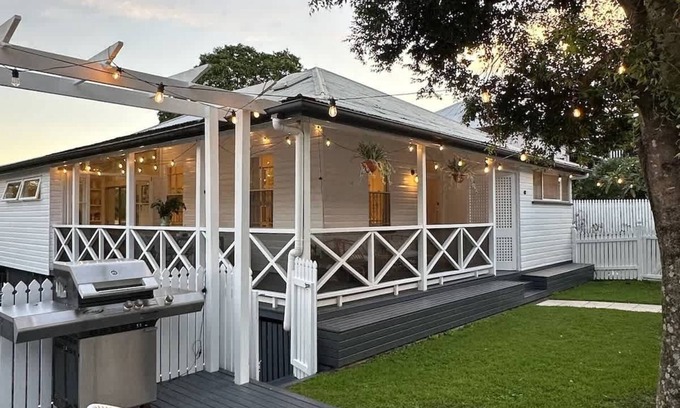 Paddington House | Palm Springs Vibe, Pool Fire Pets