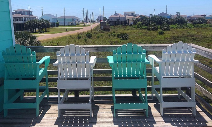 Isla Del Sol House | Palm Trees and Beachy Vibes at Aloha Beaches!