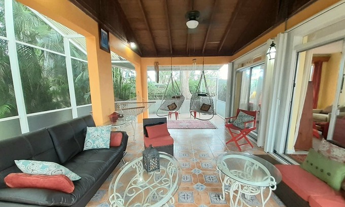 Lake Worth Corridor House | Palmetto Room with king bed in large house to share