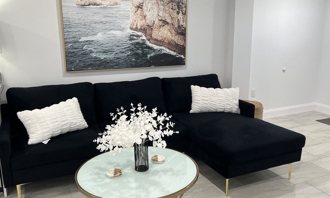 Volusia County Apartment | Palms & Paradise