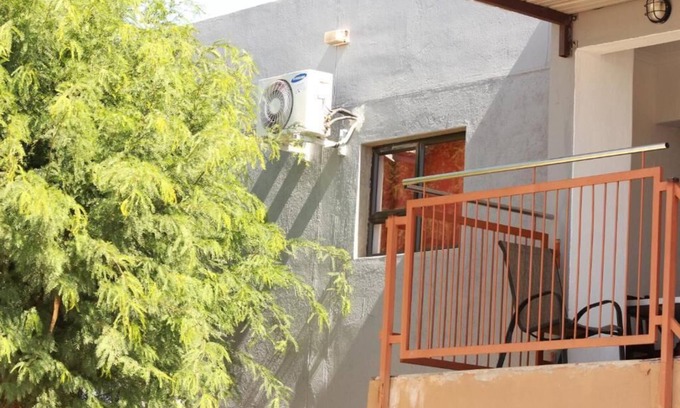 Windhoek House | Pandeinge - Double Room with Private Bathroom