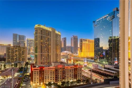 Las Vegas Apartment | Panorama Vista Suite- F1 Track views, 1br 2ba, Full Kitchen, Strip View, Balcony, Corner Unit