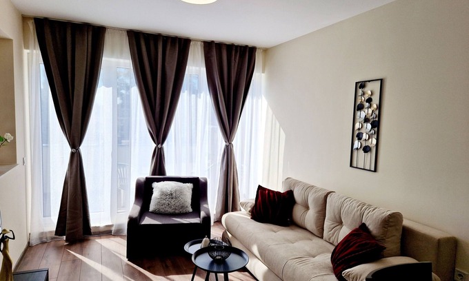 Varna Apartment | Papaya Apartment 10 for 5 people with parking