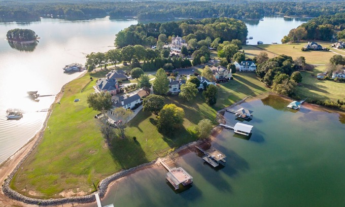 Cumming House | Paradise - Lakefront/Boat Dock