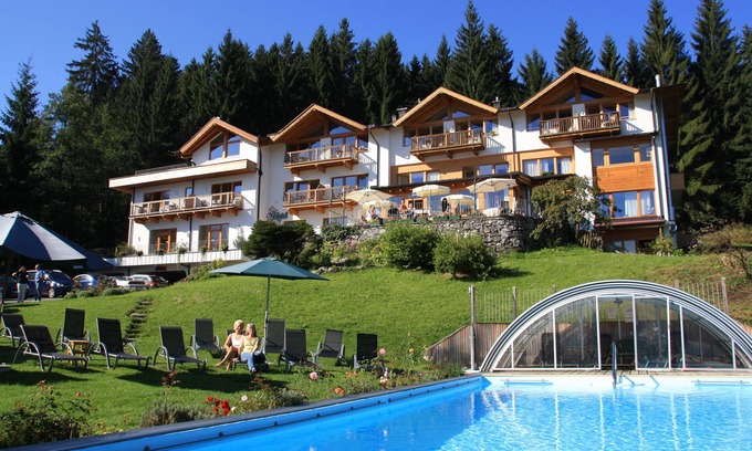 Oberndorf bei Kitzbuhel House | Paradise near Kitzbühel - Chalet Birke in the hotel garden - incl. Hotel package