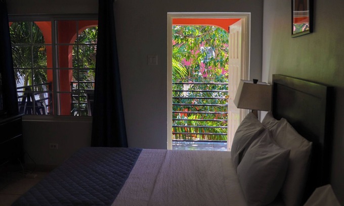 West End Apartment | Paradise on the Rocks - Double Beds Suite #1