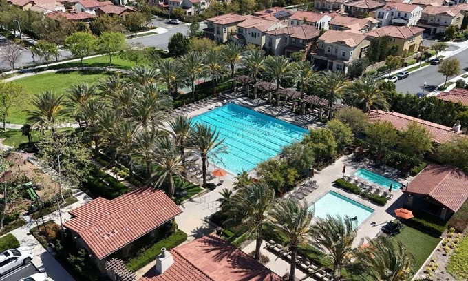 Lake Forest House | Paradise on Torosa