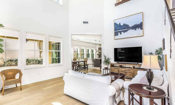 Lake Forest House | Paradise on Torosa #41496