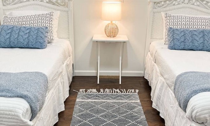 Tawas City Cottage | Paradise Pines - Autumn & Winter Haven Cottage