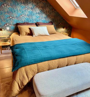 Auxerre Apartment | Parenthèse sous les toits - suite cosy avec jacuzzi - hypercentre