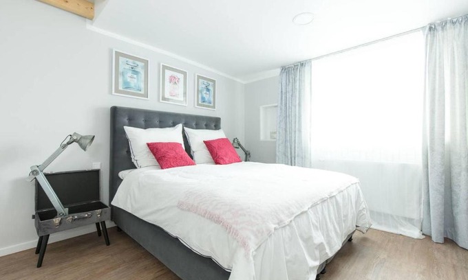 Siegburg Apartment | PARIS · CHILLINGHOUSE # 5, 3 Min. vom ICE, NETFLIX, Garten