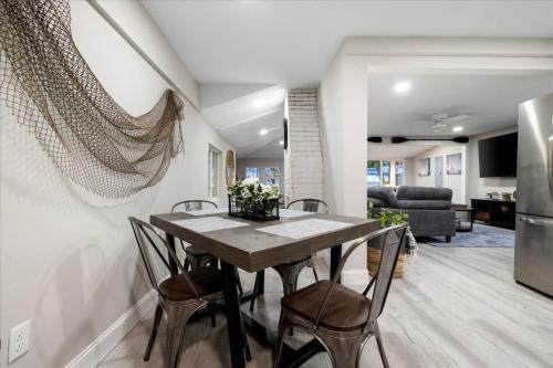 Sylvan Beach House | Park Peaks on the Beach Sleeps 12