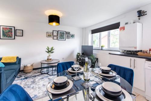 Nottingham Apartment | Parking Netflix TV Sleeps 4 Close to QMC