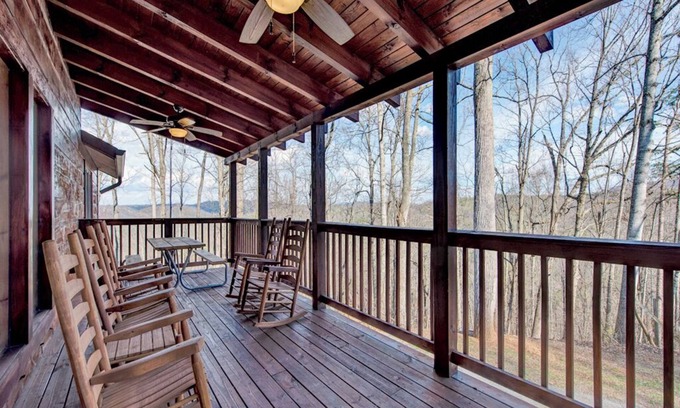 Gatlinburg - Pigeon Forge Cabin | Parkside Lodge