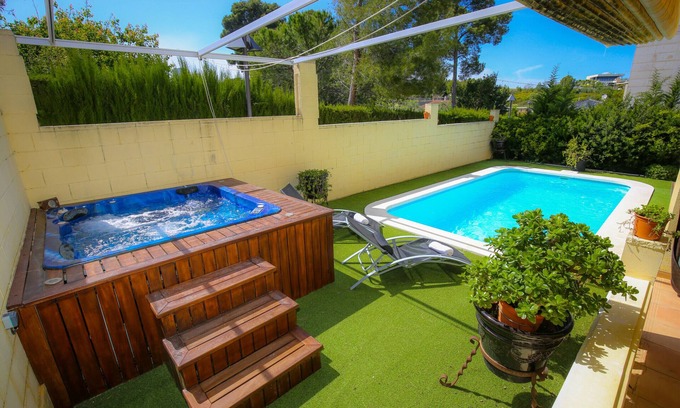 Cap de Salou Ski Chalet | PASION - Only Families House - Private Pool