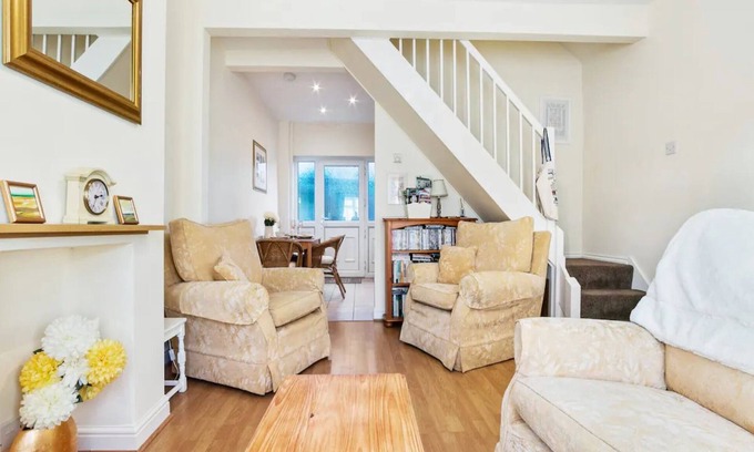 Heworth House | Pass the Keys | 55 Heworth Village · Wonderfully Cosy Family Home in York