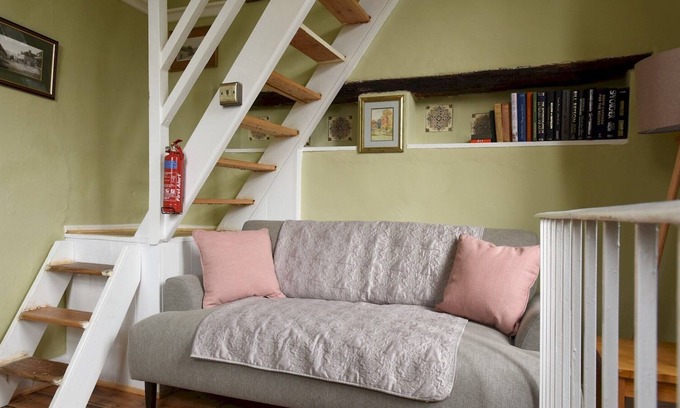 Waterlooville House | Pass the Keys Amazing Country views Grade II listed Folly