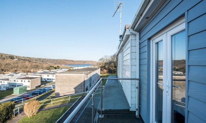 Pembroke House | Pass the Keys | Beach Retreat - Free Parking and Wifi - Sleeps 4