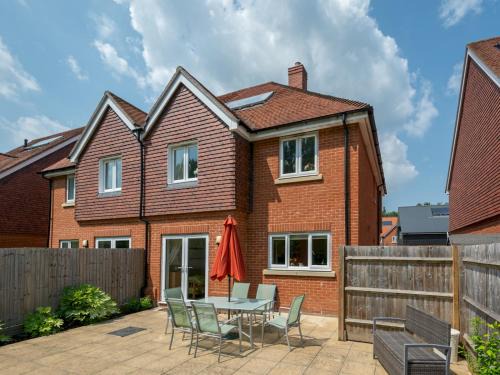 Chilham House | Pass the Keys Cheerful 2-Bedroom house with Private parking