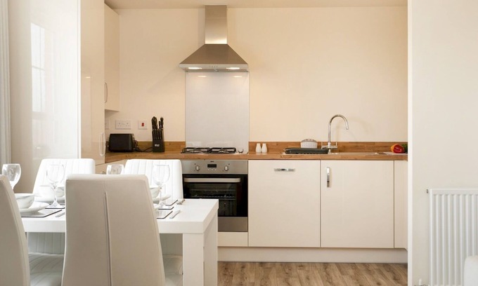 Bramcote Apartment | Pass the Keys | Luxurious 2-Bed Nottingham Retreat with Parking