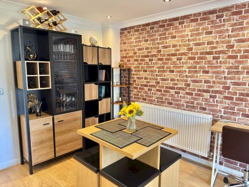 Llansamlet House | Pass the Keys Modern Home- Ideal for Professionals 5 mins to M4