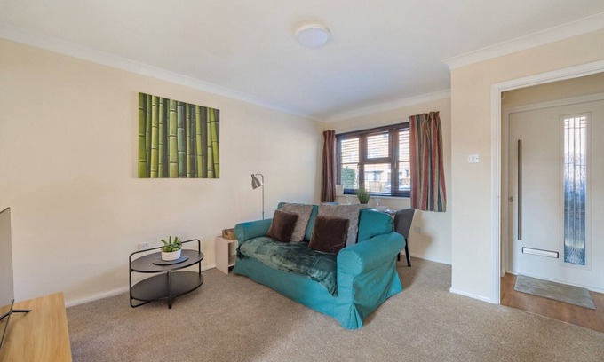 Hersham House | Pass the Keys | The Perfect Surrey Hersham Hideaway - 1 Bed Home with study and garden