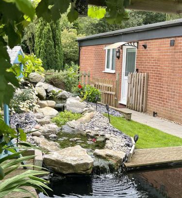 King's Lynn Apartment | Patio lodge with forest access close to beaches