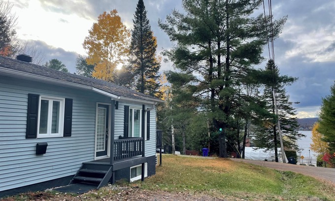 Saint-Denis-de-Brompton Ski Chalet | Peaceful escape at the Au Ciel Bleu cottage near Grand Lac Brompton.