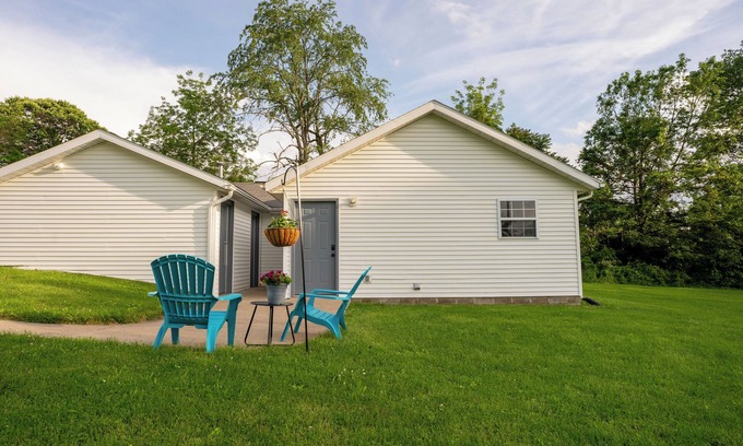 Bloomington House | Peaceful 1-Bedroom Retreat in Town