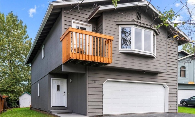University Area House | Peaceful Anchorage Stay