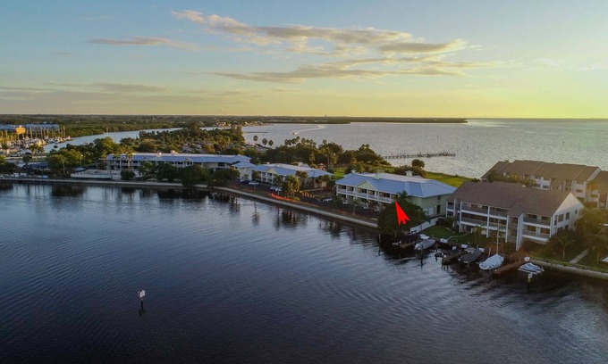 Ruskin Condo | Peaceful Beach Getaway~ GORGEOUS 2nd Floor WATER VIEW ~ END UNIT~ NEWLY UPDATED