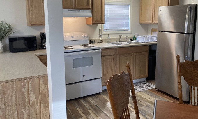 Summerton House | Peaceful Escape - minutes away from the boating dock/ Book Now!