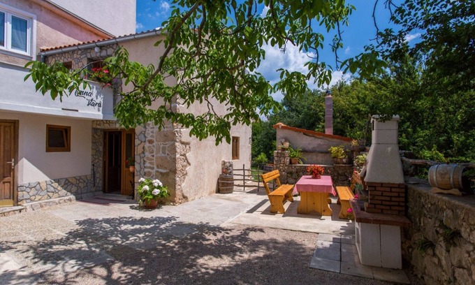 Polje House | Peaceful Getaway in Polje with Garden