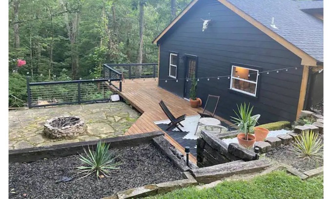 Pegram House | Peaceful Hillside Home Retreat *20 MIN TO NASH