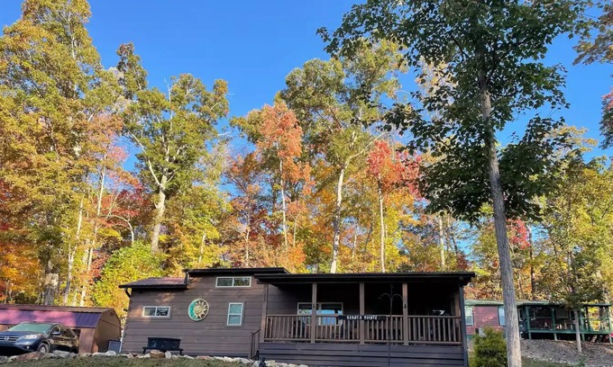 Old Fort Cabin | Peaceful mountain cabin near Black Mtn/Asheville