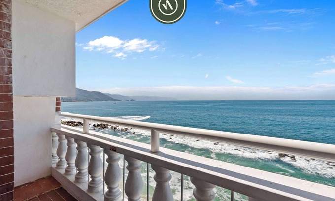 Los Ramblases Apartment | Peaceful Oceanview Studio - Pool - Cleaning