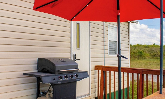 Archie House | Peaceful Pondside Stay