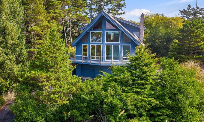 Westport House | Peaceful Retreat w/View, Steps to Beach and Dog Friendly