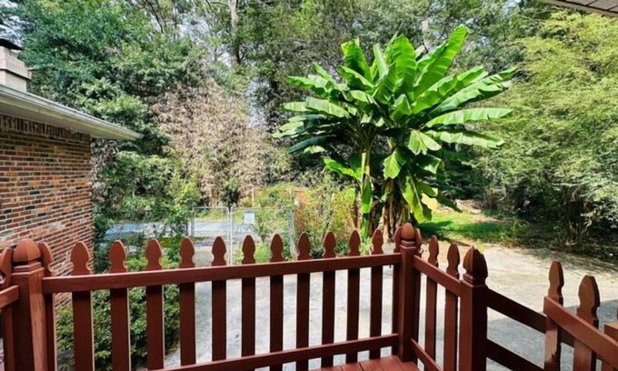 Forest Park House | Peaceful Suburban Gateway