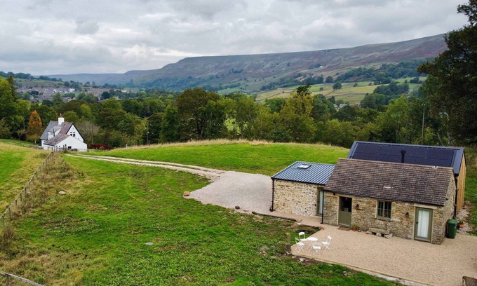Fremington Cottage | Peaceful two-bedroom barn with private meadow, modern comforts, and direct access to Yorkshire Dale