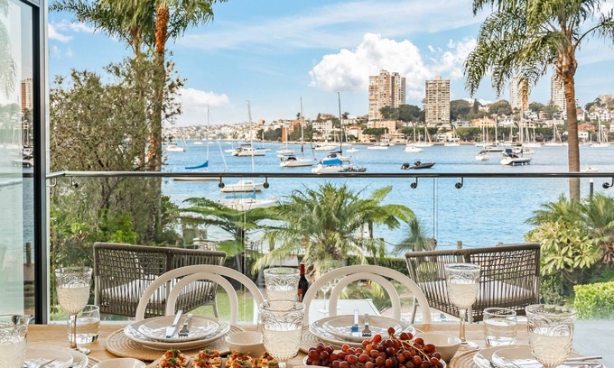 Elizabeth Bay Apartment | Peach Apartment at Palm View Collective