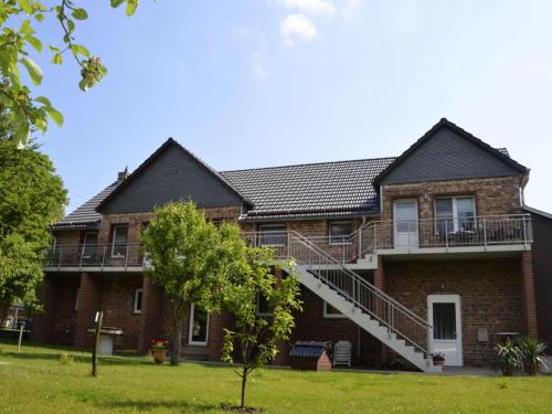 Zutzen Apartment | Pear - On the fruit tree