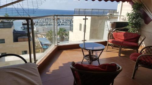 Ashkelon Apartment | Pearl by the Sea, Living room and one bedroom