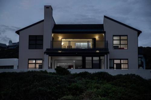 Yzerfontein House | Pearl Haven, coastal comfort just steps from the shore!