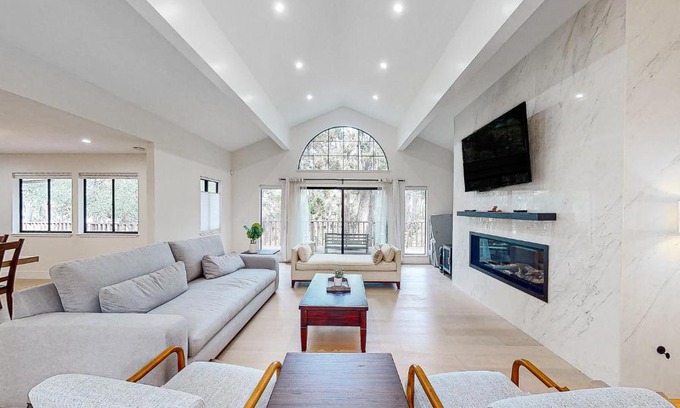 Del Monte Forest House | Pebble Beach Abundant Oasis